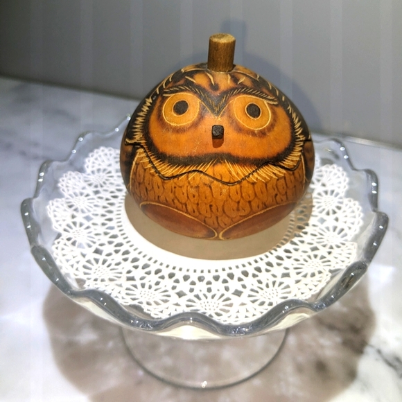 Lucuma Design Carved Gourd Art / Hand Carved Owl - Picture 4 of 14